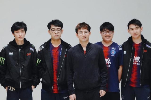 自如地进行 自如地进行